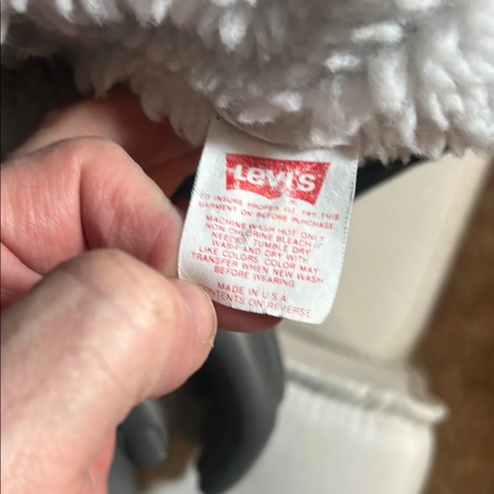 Levi's Charcoal Denim Jacket with White Lining - Picture 13 of 14
